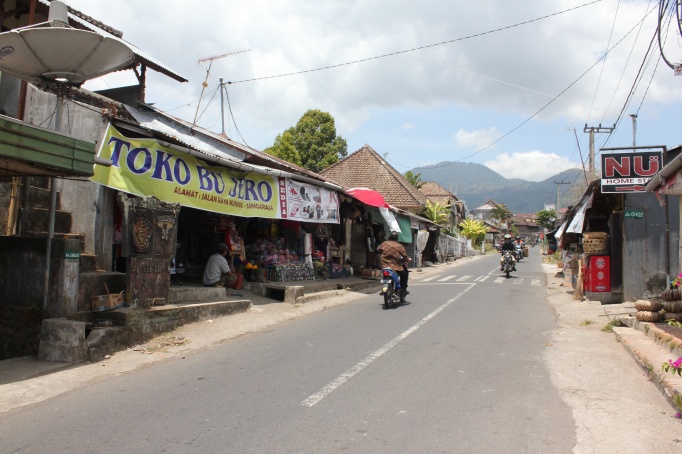The busiest part of Munduk town